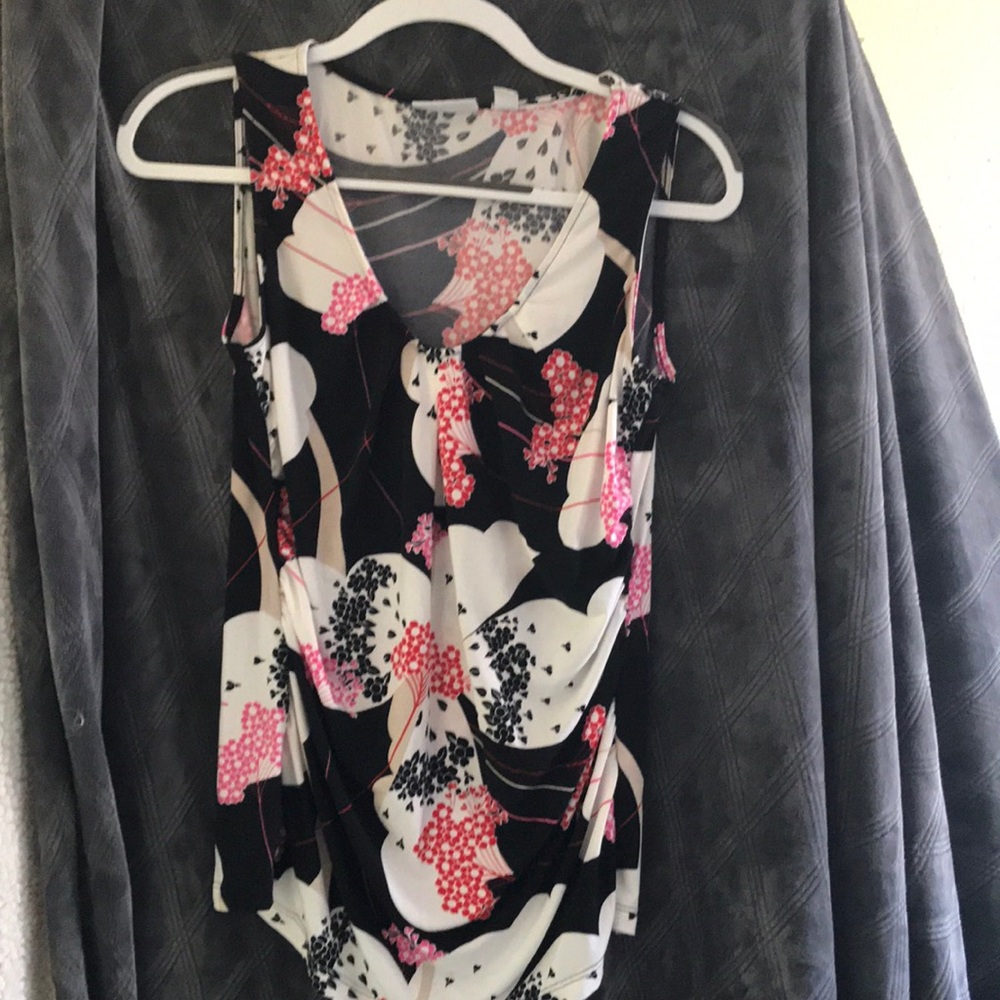 Sleeveless shirt